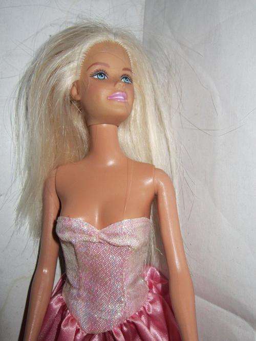 Barbie Mattel doll 1998 in Pink Skirt