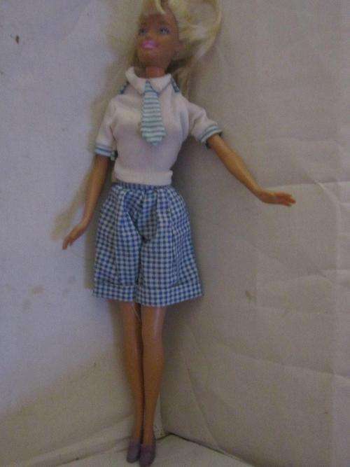 Barbie Mattel doll 1998 in 60's outfit