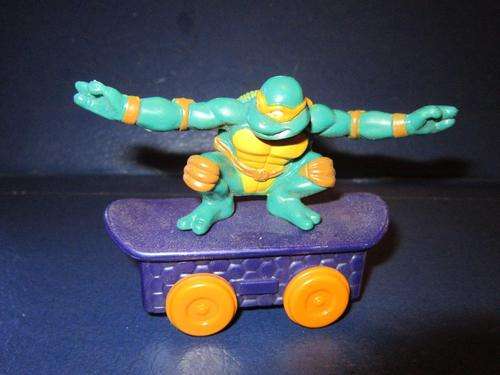 TMNT Michaelango Teenage Mutant Ninja Turtle on a Skate Board +- 9cm long 2003 Mirage Studios