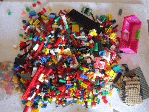 Large Job Lot of LEGO compatible +-1000 (mega blocks, tyco and others)