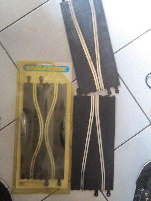 1 x Scalextric Skid chicane + 1 Chicane (1 new chicane as new)