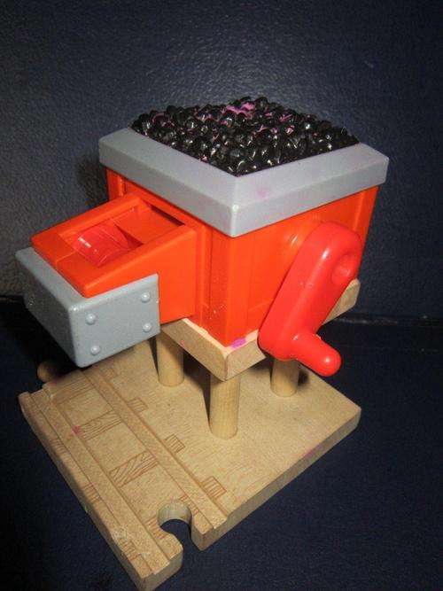 Wooden / Plastic Coal Station - Guilane Thomas 2003