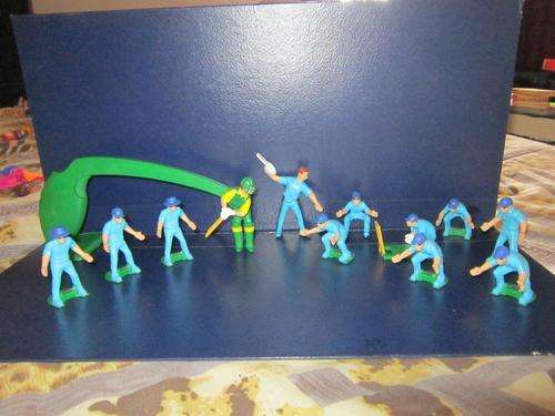 Job Lot of Cricketers x12 - from a board game Plastic +-6cm
