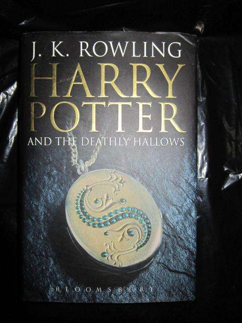 Harry Potter and The Deathly Hallows - (Hard Cover) J.K Rowling