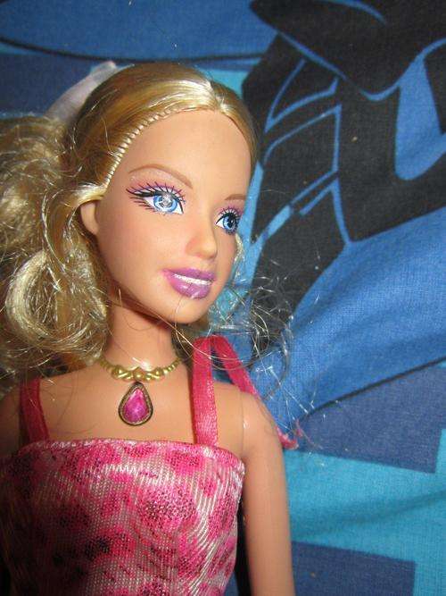 Barbie Mattel doll 2005 - She sings battery operated