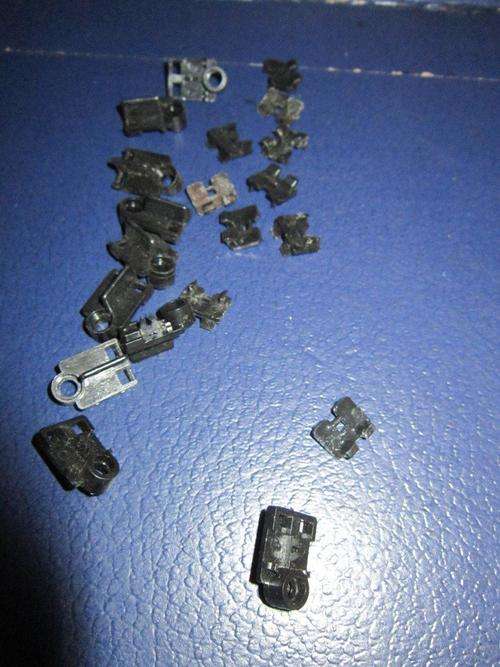 Scalextric Replacement guides g17 (needs screw to attach) x10 no braids