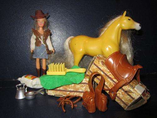 Horse and Rider Play Set +-13 Pcs