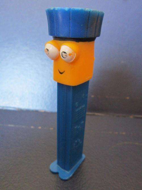 PEZ - Sponge BOB??? - PEZ dispenser