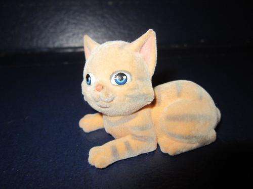 Velvet Covered Cat +-6.cm poss Sylvanian families?