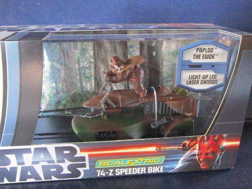Scalextric Star Wars Paploo The Ewok 74-Z Speeder Bike  (new) 1:32 Scale