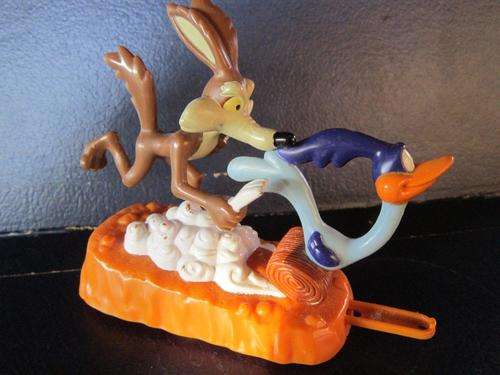 Wile e Coyote and Road Runner  - Warner Bros -  Plastic +-12cm