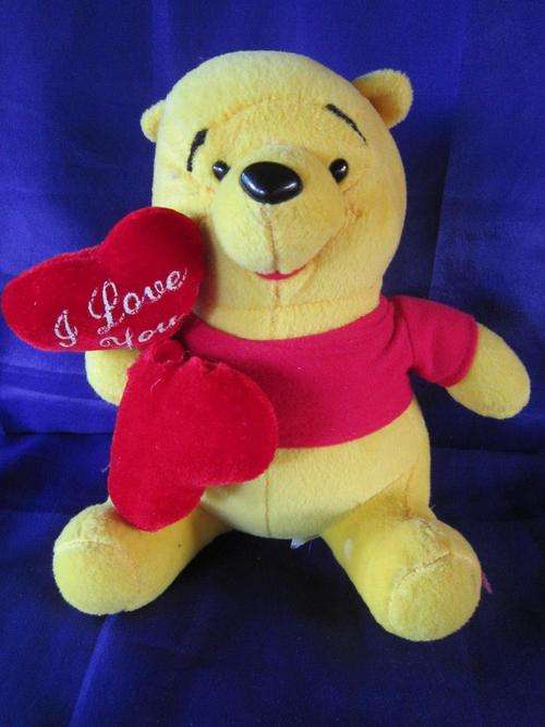 Winnie the phoo - Winnie with hearts - 17cm