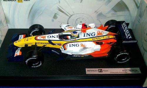 Hotwheels Racing Renault F1 Team - R27 - 1/18 Scale