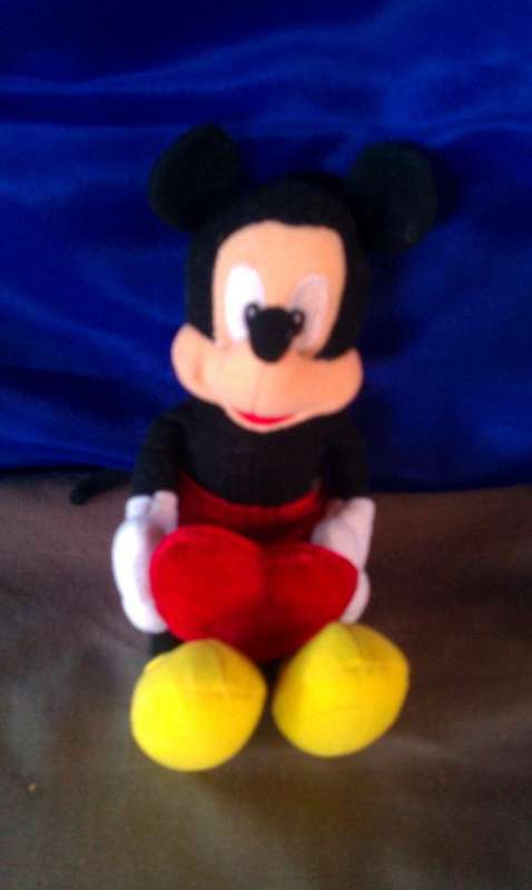 Mickey Mouse holding a heart soft toy +/- 17cm