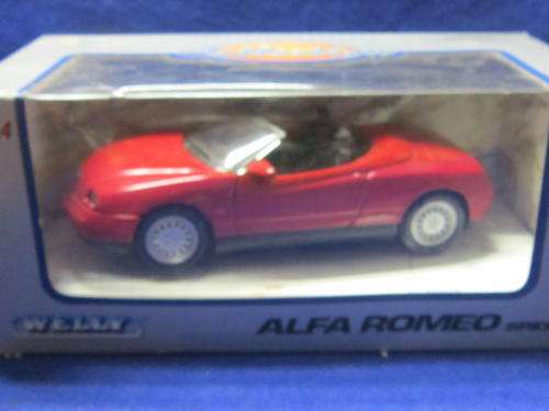 Welly - Alfa Romeo Spider 1:24 Scale