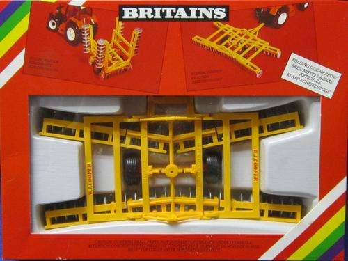 Britains - Folding Disc Harrow  - 1:32 Scale Made in England