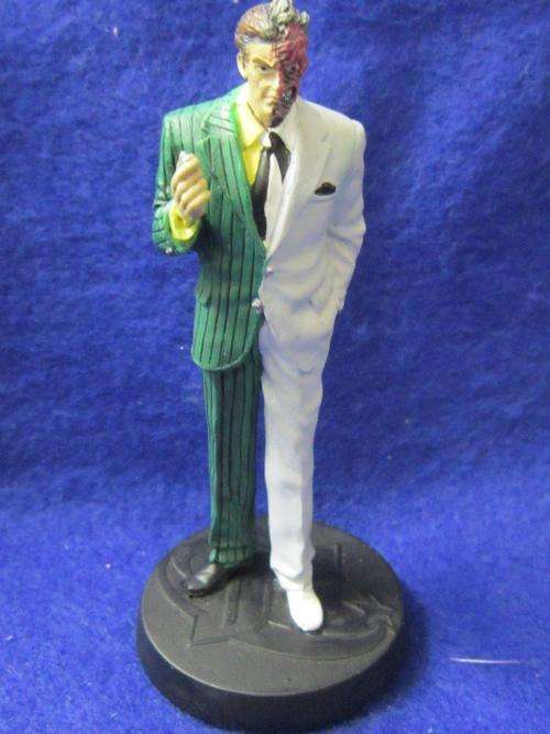 DC collectable figurine Two-Face AUA6547 - +/- 10cm
