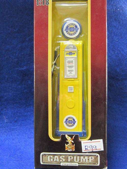 Road Signature - Gas Pump - Sales Chevrolet Service 1:18 Scale