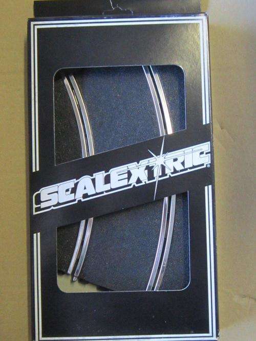 Scalextric - Pack of 2 new R2 Standard Corners - classic track (NOS)