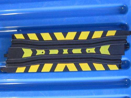 Scalextric Micro - Skid Chicane L7562 1:64 Scale