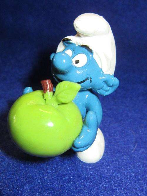 Vintage Peyo Smurf with a Apple - Made in Hong Kong 1983