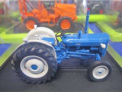 Fordson Super Dexta - 1963 -Tractors and The World of Farming Collection 1:43 Scale