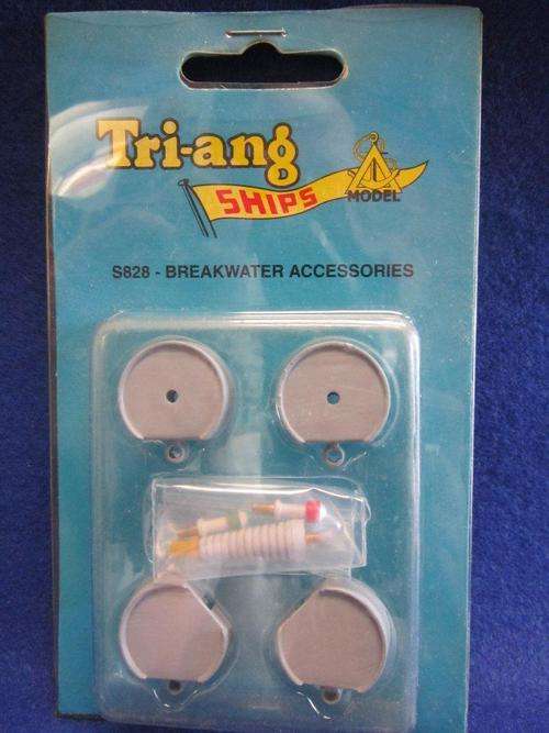Tri-ang Ships S828 Breakwater accessories 1:1200 Scale (NOS)