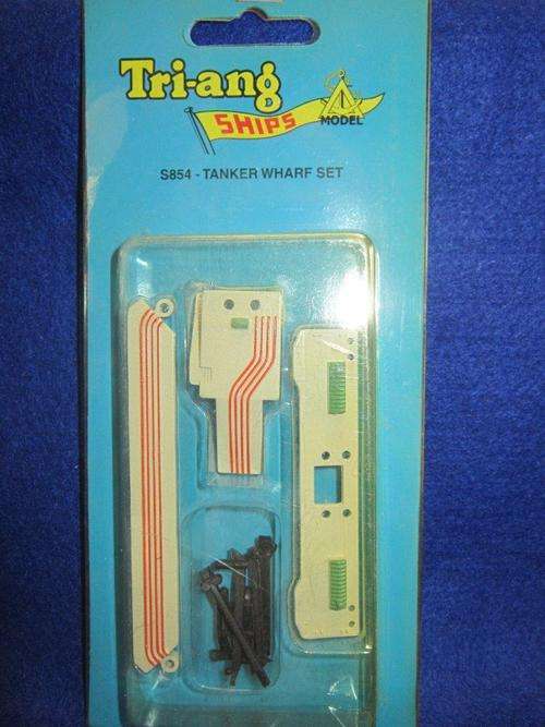 Tri-ang Ships S854 Tanker Wharf Set  1:1200 Scale (NOS)