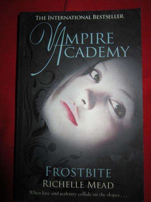 Vampire Academy - Frostbite - Richelle Mead -  Soft Cover