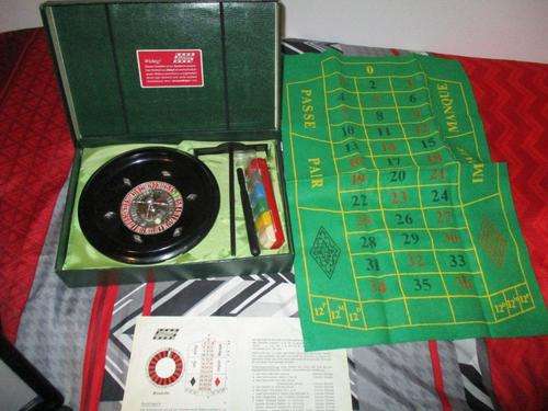 Vintage Roulette Wheel chips. cloth all boxed - Germany