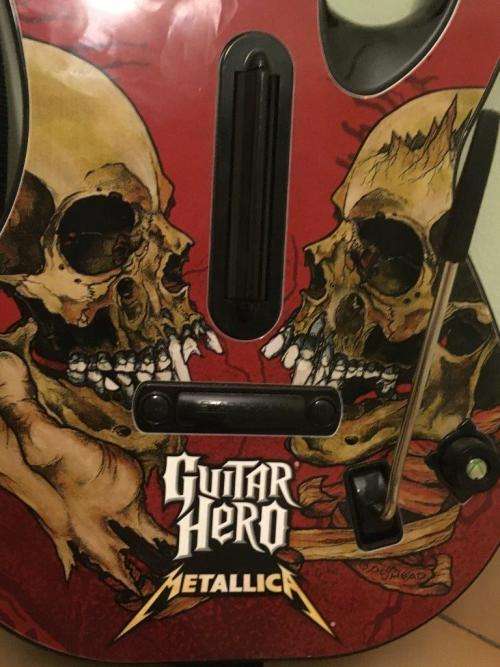 Xbox 360 - Metallica Guitar Hero Wirless Guitar + Guitar Hero Metallica Game