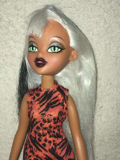 Bratzillaz - Sashabella Paws MGA 2012