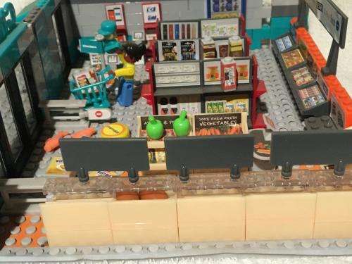 Little Checkers Shop + Truck (See pictures)