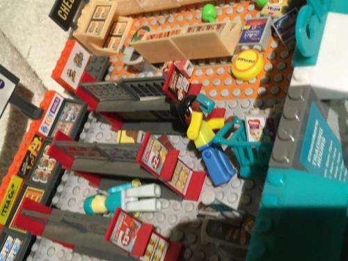 Little Checkers Shop + Truck (See pictures)