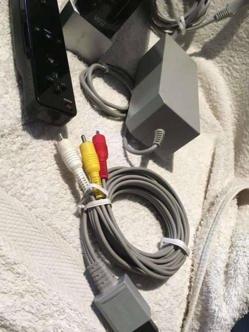 Nintendo Wii - Black, Controller, Nunchuck, PSU, Sensor, Cables Stand, Silicone Controller Sleve