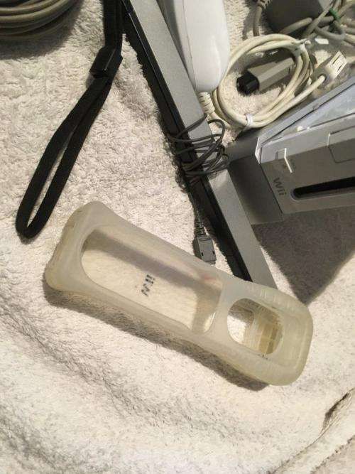 Nintendo Wii - White, Controller, Nunchuck, PSU, Sensor, Cables Stand, Silicone Controller Sleve