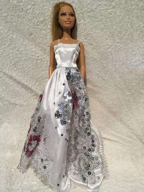 Barbie Mattel Doll 2011
