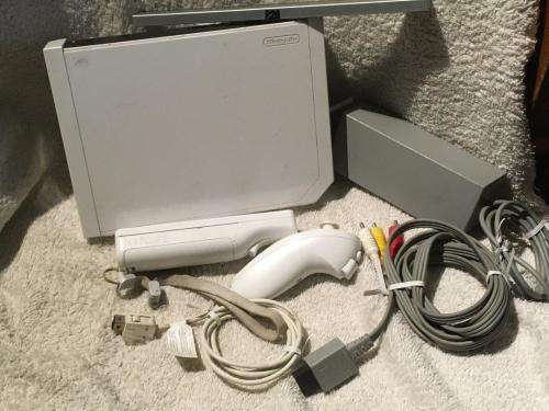 Nintendo Wii - White, Controller, Nunchuck, PSU, Sensor, Cables - top dust covers missing