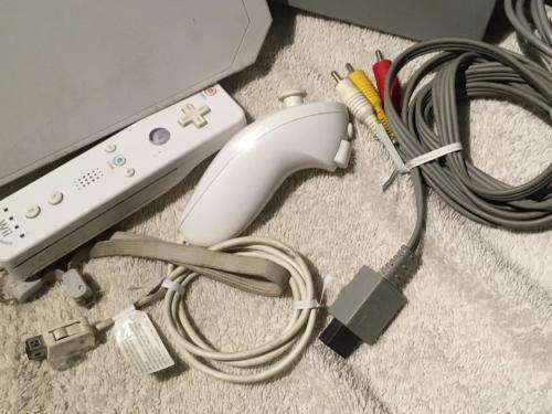 Nintendo Wii - White, Controller, Nunchuck, PSU, Sensor, Cables - top dust covers missing