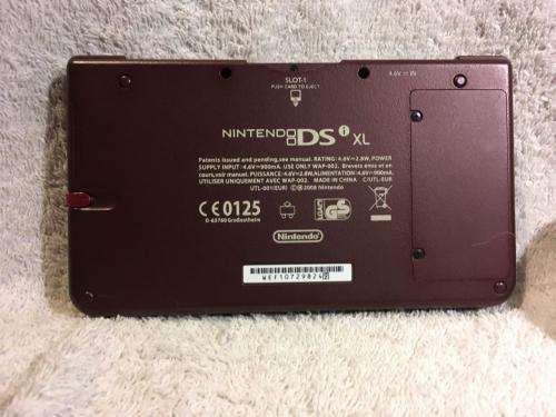 Nintendo DSi XL, Charger + 2gb SD card