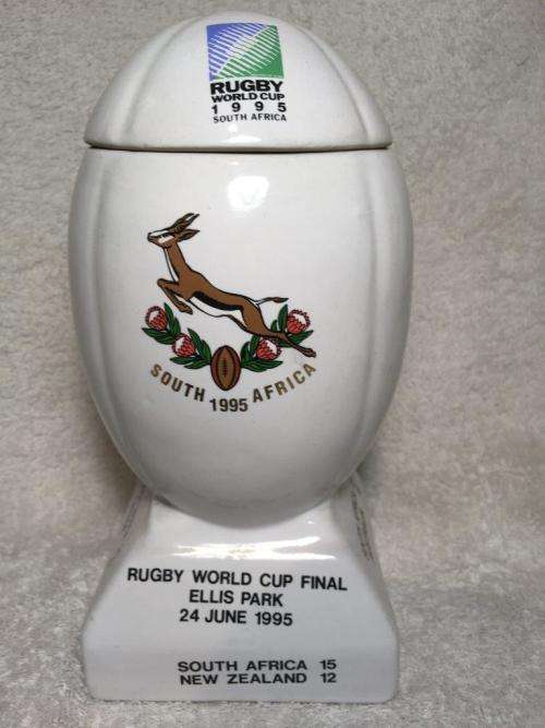 1995 Official Rugby World Cup Commemorative China Rugby Ball decanter +-20cm tall