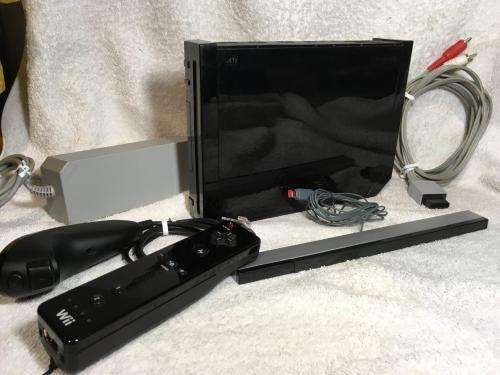 Nintendo Wii - Black, Controller, Nunchuck, PSU, Sensor, Cables - top dust covers missing