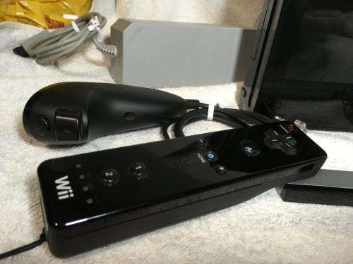 Nintendo Wii - Black, Controller, Nunchuck, PSU, Sensor, Cables - top dust covers missing