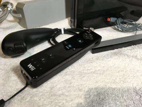 Nintendo Wii - Black, Controller, Nunchuck, PSU, Sensor, Cables - top dust covers missing