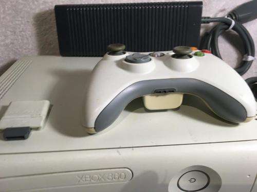 Xbox 360 White 256MB Memory Card 1 Controller, PSU + AV Cable