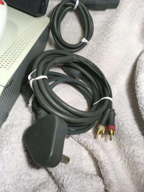 Xbox 360 White 256MB Memory Card 1 Controller, PSU + AV Cable