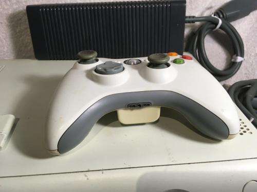 Xbox 360 White 256MB Memory Card 1 Controller, PSU + AV Cable
