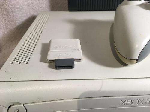 Xbox 360 White 256MB Memory Card 1 Controller, PSU + AV Cable