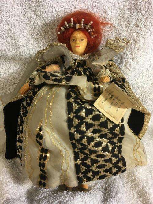 Vintage Peggy Nesbit Queen Elizabeth I P/600 + other Peggy Nesbit doll