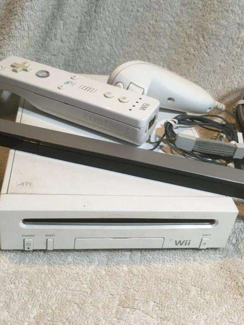 Nintendo Wii - White, Controller, Nunchuck, PSU, Sensor, Cables, Silicone Controller Sleve